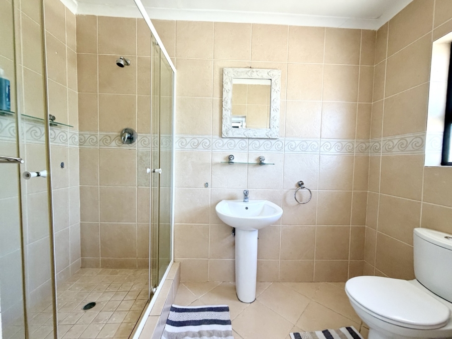 5 Bedroom Property for Sale in Flamingo Vlei Western Cape
